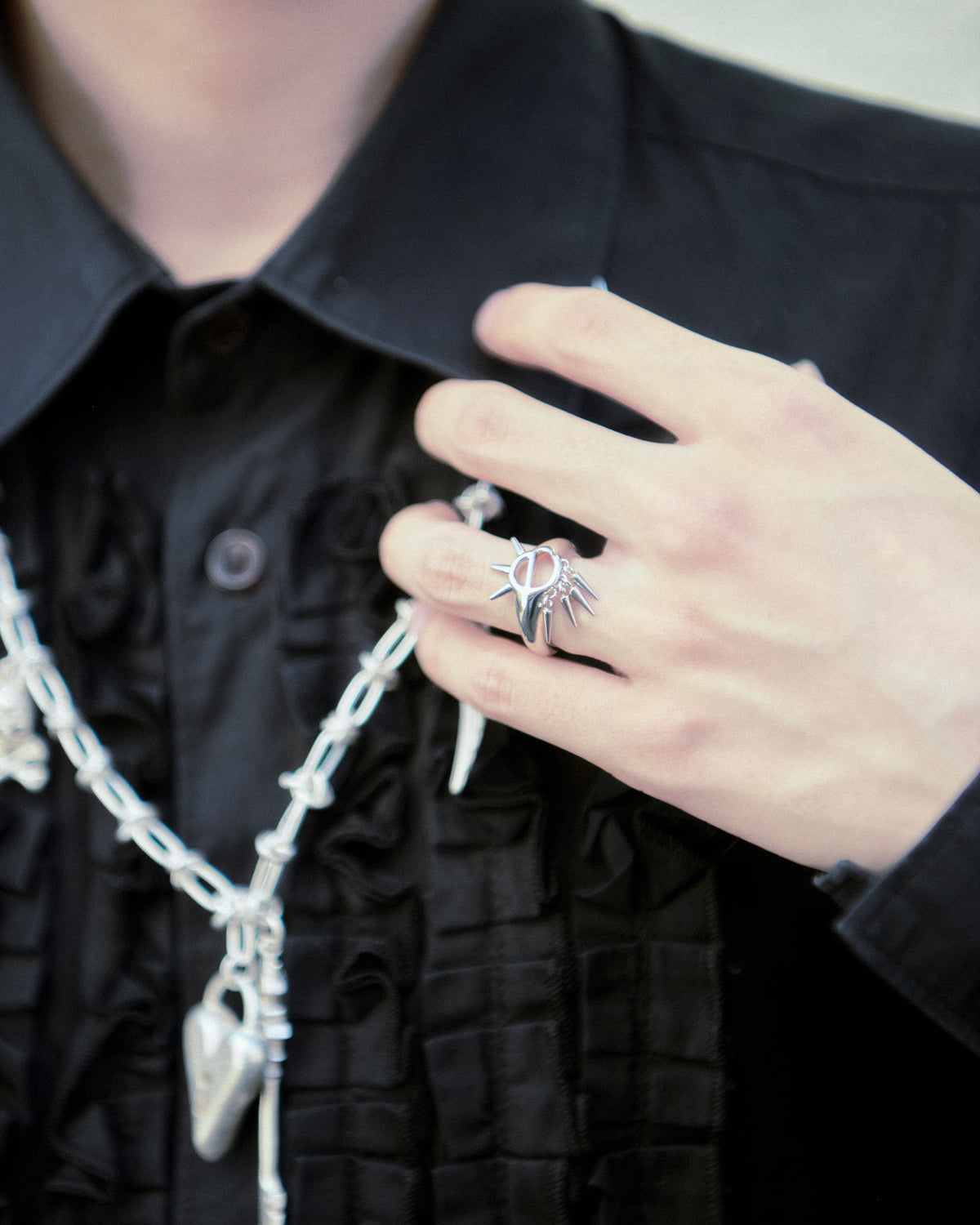 ê ring ロゴリング être sans voix　エートル　サン　ヴォア